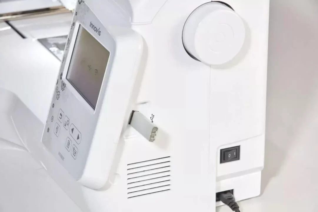 BROTHER INNOV IS 880E Masina de brodat SENIORTEX 15 1