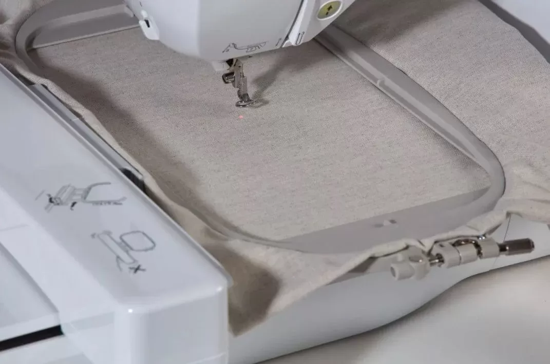 BROTHER INNOV IS 880E Masina de brodat SENIORTEX 8